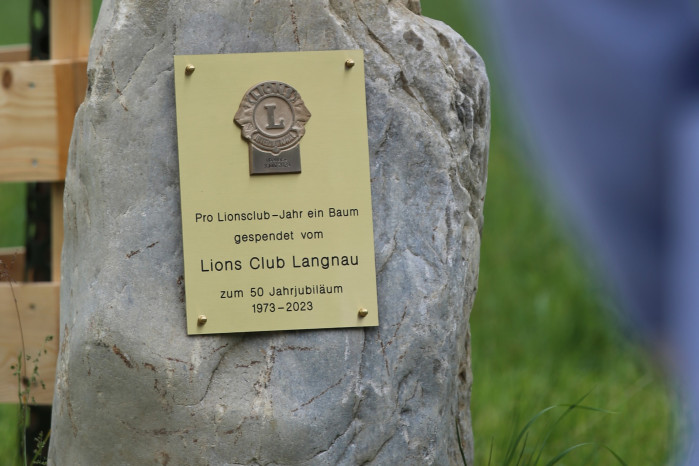 Stiftung Lebensart erhält 50 Obstbäume vom Lions Club Langnau